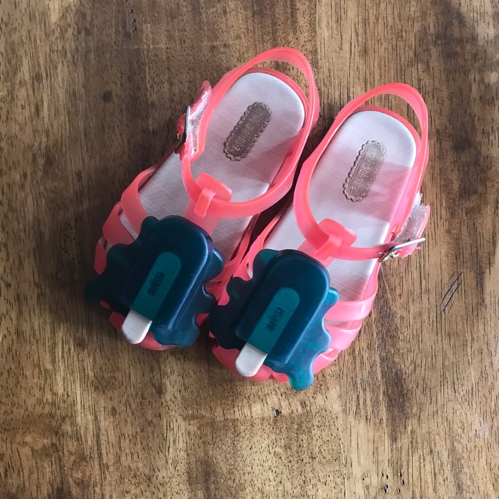 Mini Melissa size 8